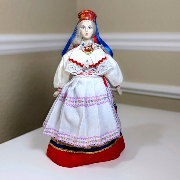 Lithuanian Doll in Costume - Picture 1 of 5